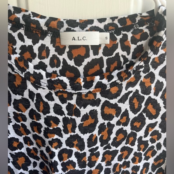 ALC Women’s Kati Leopard Print Super Soft Twist Puffed Sleeve Tee Sz Small - Picture 5 of 7